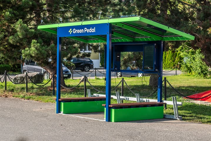 Turbína na stanici Green Pedal v lese